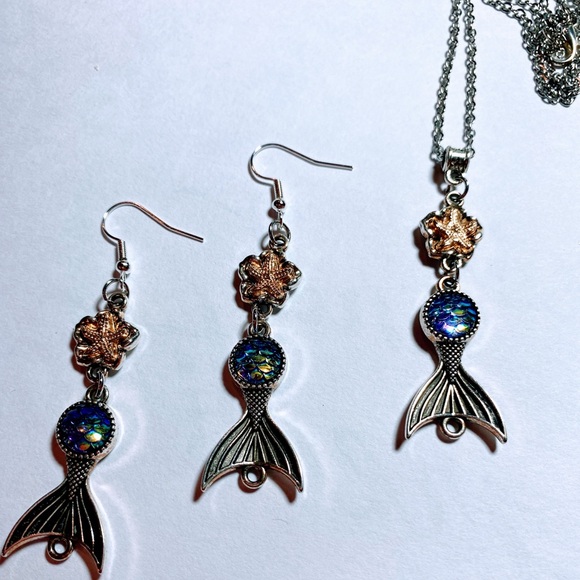 Mermaid tail pendant necklace and earrings set - Picture 2 of 4